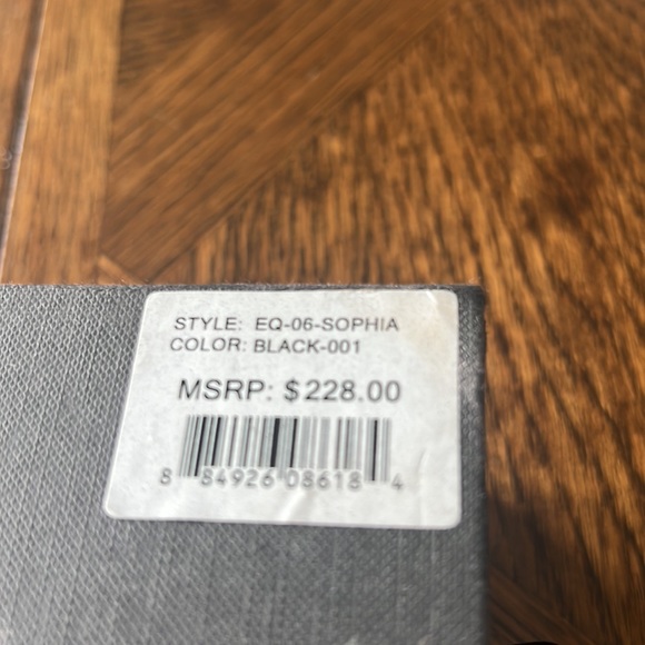 Equipment matte black cat eye sunglasses - Picture 7 of 7